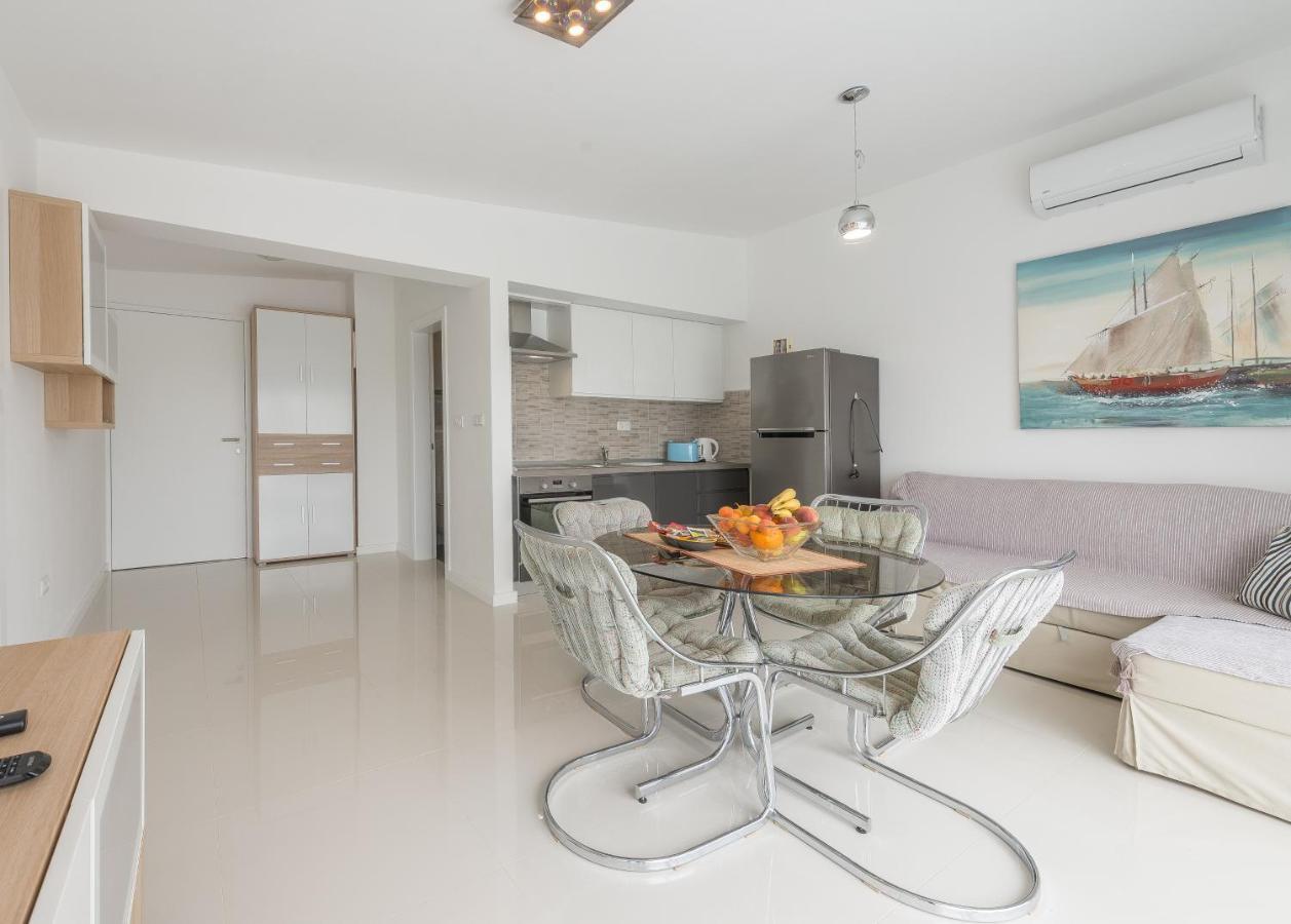 Windrose Apartments Vir Eksteriør billede