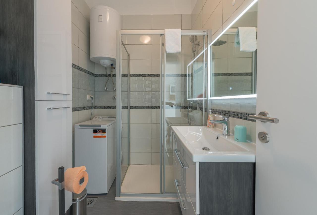 Windrose Apartments Vir Eksteriør billede