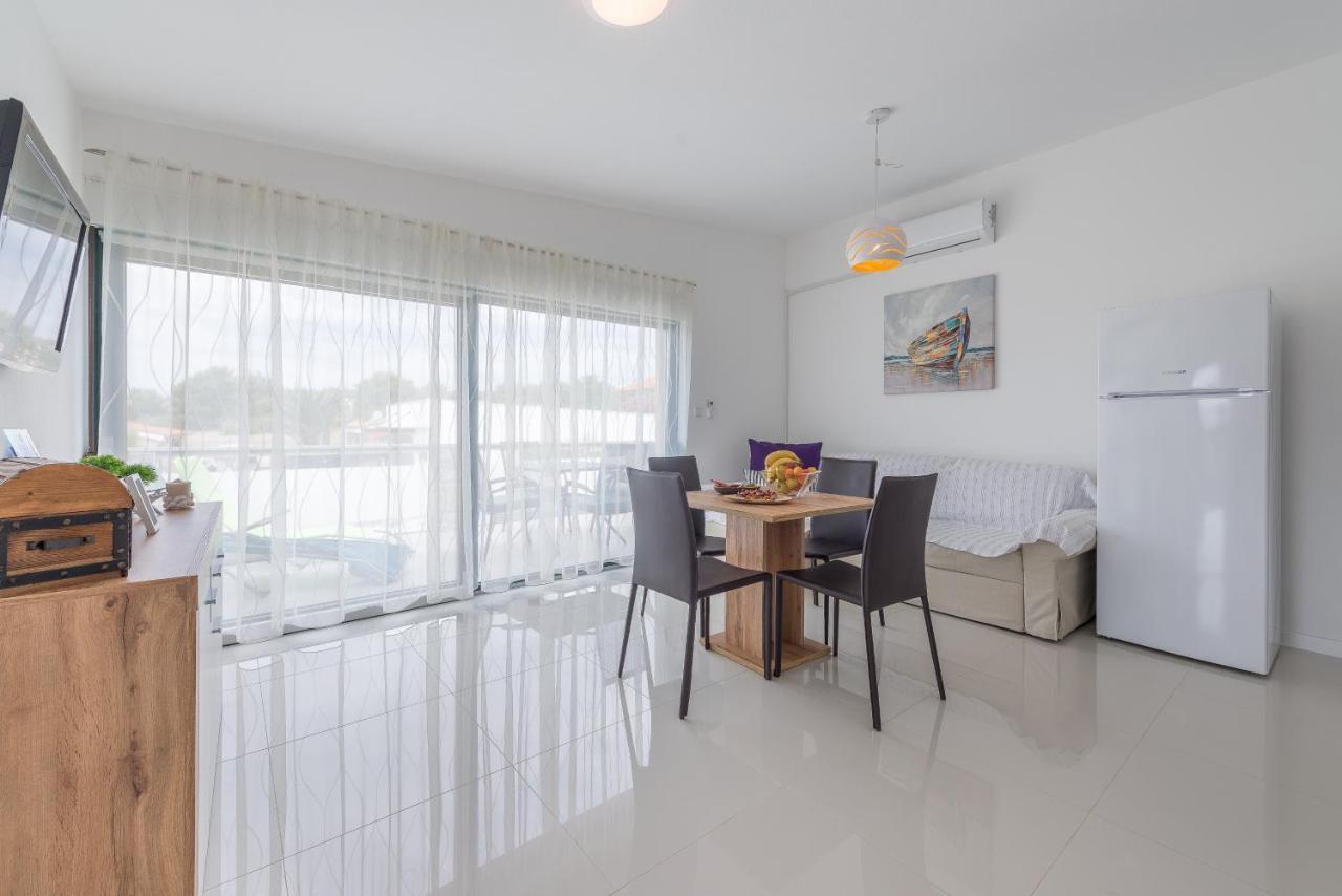 Windrose Apartments Vir Eksteriør billede
